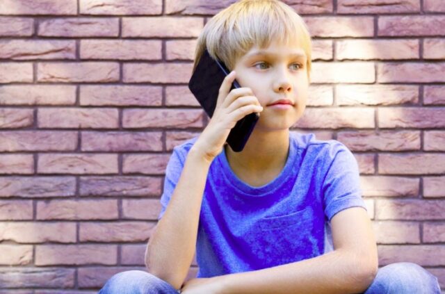 OPPO_da_claves_para_comprar_un_smartphone_para_un_adolescente.jpg