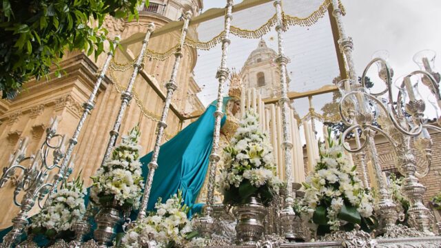 la_mejor_semana_santa_de_Espanados-hermanas.jpg
