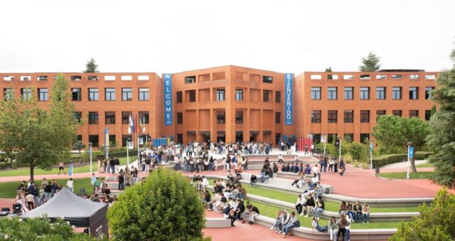 La_Universidad_Alfonso_X_el_Sabio_numero_uno_en_empleabilidad_en_la_especialidad_de_Farmacia_en_Espana_segun_la_Fundacion_CyD.jpg
