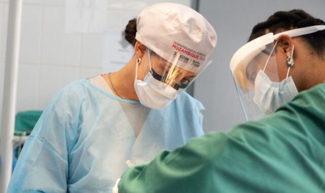 La_cuarta_expedicion_dermatologica_de_ISDIN_a_Mozambique_realiza_cerca_de_150_cirugias_de_cancer_de_piel_a_la_poblacion_con_albinismo.jpg