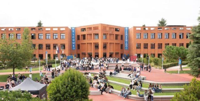 la_Universidad_Alfonso_X_el_Sabio_es_una_de_las_tres_mejores_para_estudiar_farmacia.jpg
