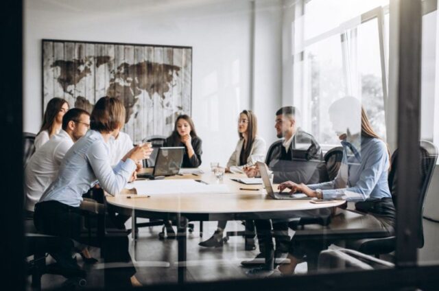 la_nueva_figura_en_la_empresa_para_retener_y_atraer_talento_los_influencers_corporativos_ocultos.jpg