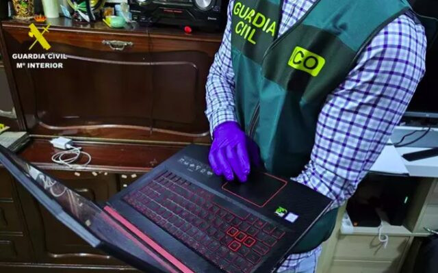 El FBI detiene a dos jóvenes sevillanos por cien ciberataques