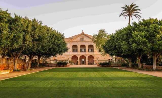 Son_Vell_primer_y_unico_hotel_de_Menorca_en_la_Lista_Forbes_de_los_20_pequenos_hoteles_del_mundo_con_encanto.jpg