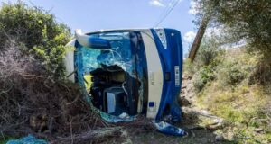 ÚLTIMA HORA | Susto de muerte en la provincia de Sevilla: una decena de heridos tras volcar un autobús en Bollullos de la Mitación