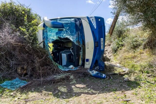ÚLTIMA HORA | Susto de muerte en la provincia de Sevilla: una decena de heridos tras volcar un autobús en Bollullos de la Mitación ÚLTIMA HORA | Susto de muerte en la provincia de Sevilla: una decena de heridos tras volcar un autobús en Bollullos de la Mitación