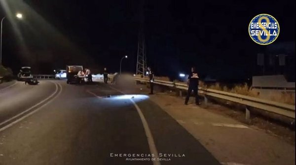 ÚLTIMA HORA | 'La madrugada alberga horrores' en Sevilla: fallece un joven de 18 años al ser arrollado por un coche ÚLTIMA HORA | 'La madrugada alberga horrores' en Sevilla: fallece un joven de 18 años al ser arrollado por un coche