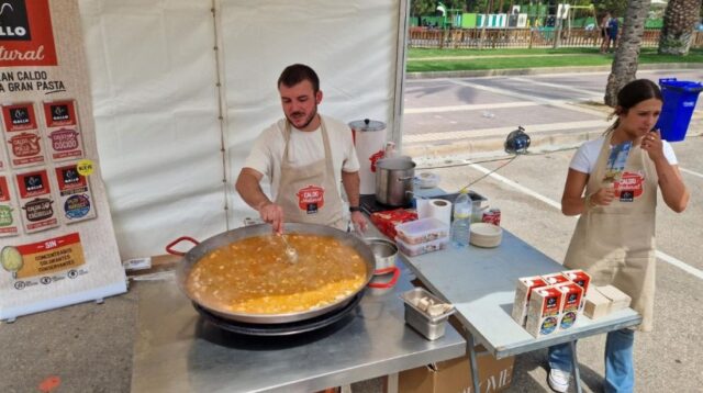 grupo_gallo_trae_nuevo_caldo_de_marisco_a_concurso_de_paella_en_Sueca.jpg