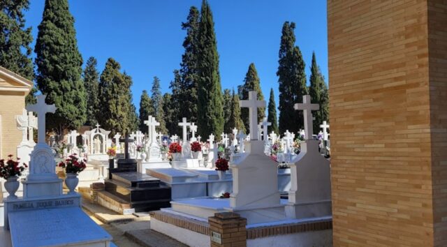 'Vándalos entre las tumbas': profanados varios nichos de este cementerio sevillano