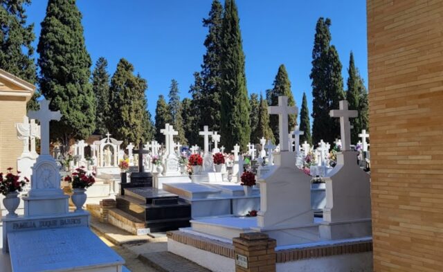 ACTUALIZACIÓN | Detenido el autor de los actos vandálicos en este cementerio de Sevilla