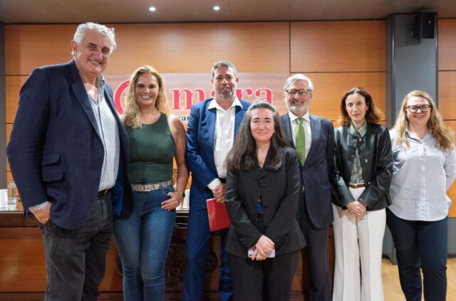 Camara_de_comercio_de_Gran_Canaria_y_Fernando_Romay.jpg