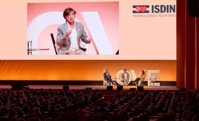 ISDIN_rinde_homenaje_a_los_farmaceuticos_de_Espana_en_su_50_aniversario.jpg
