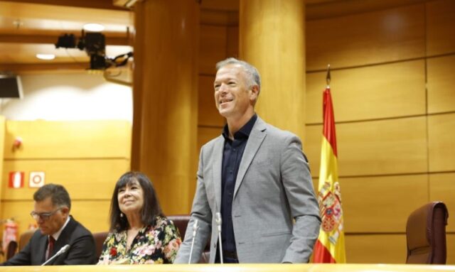 expresidente_del_senado_Ander_Gil_renuncia_a_su_escano_en_la_camara_alta.jpg