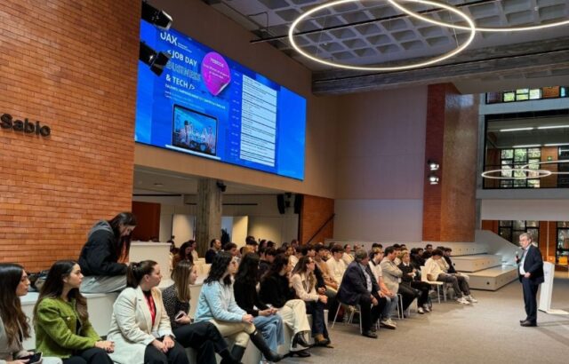 Naturgy_talgo_Caixabank_y_Quironsalud_feria_empleo_Alfonso_X_el_sabio.jpg