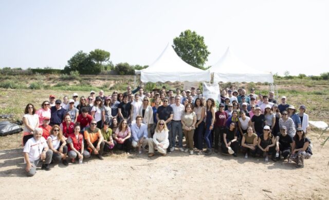 empleados_de_astrazeneca_colaboran_con_cruz_roja_tras_dana.jpg