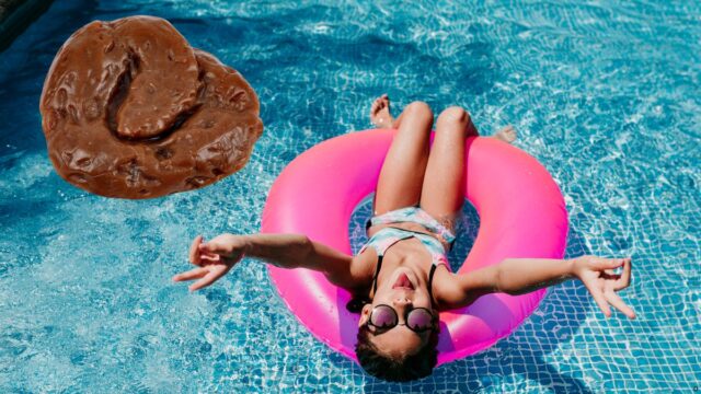 reto_viral_de_cagar_en_la_piscina_en_dos-hermanas.jpg