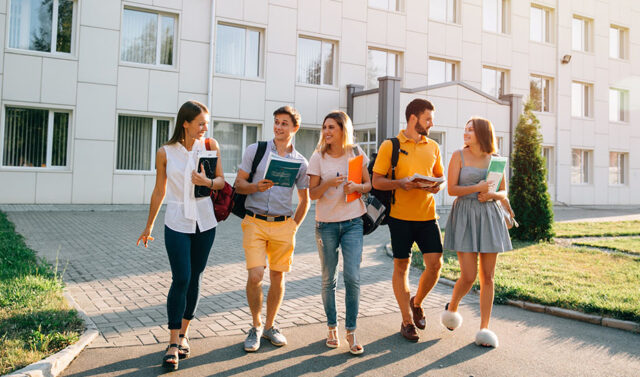 Andalucia_reafirma_la_bonificacion_de_matriculas_universitarias_y_promueve_ayudas_para_la_vivienda.jpg