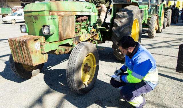 La_Junta_de_Andalucia_aumenta_el_servicio_de_ITV_agricolas_durante_la_campana_de_la_aceituna.jpg
