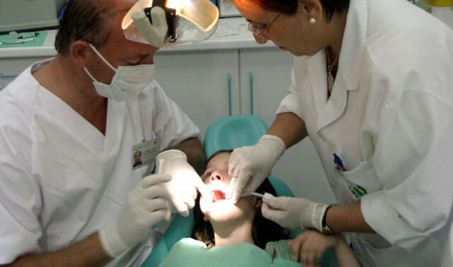 Mas_de_16.000_consultas_de_salud_bucodental_infantil_en_Andalucia_durante_el_verano_de_2025.jpg