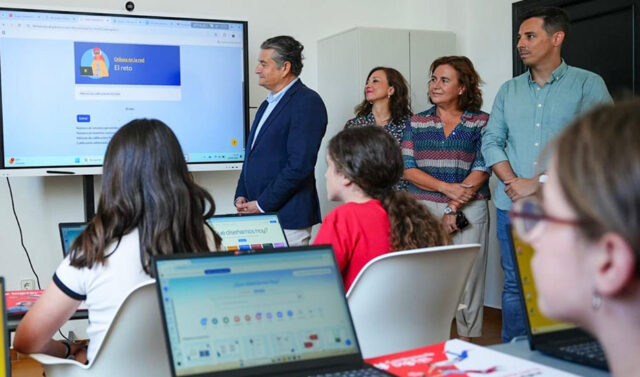 Mas_de_540_alumnos_de_FP_inician_su_experiencia_en_la_Agencia_Digital_de_Andalucia.jpg