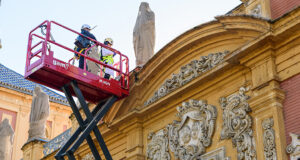 Iniciados los estudios para la conservación de las esculturas del Palacio de San Telmo