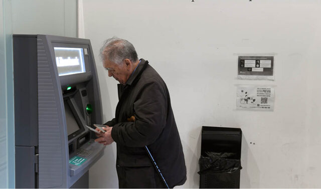 La_Junta_de_Andalucia_impulsa_la_instalacion_de_cajeros_automaticos_en_localidades_rurales_para_combatir_la_exclusion_financiera.jpg