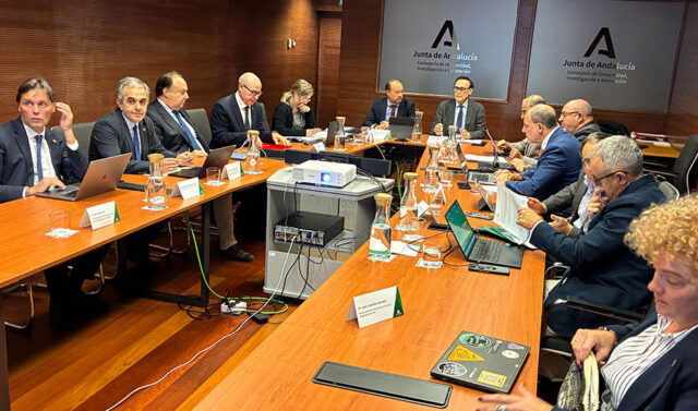 La_Junta_de_Andalucia_y_los_rectores_acuerdan_una_inversion_de_1.708_millones_para_la_financiacion_universitaria_en_2025.jpg