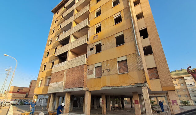 La_Junta_de_Andalucia_destina_27_millones_a_la_rehabilitacion_de_un_edificio_con_30_viviendas_sociales_en_el_Poligono_Sur_de_Sevilla.jpg
