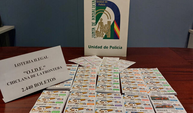 Incautacion_de_mas_de_2.400_boletos_ilegales_de_la_OIDE_en_Chiclana_por_parte_de_la_Policia_Adscrita.jpg