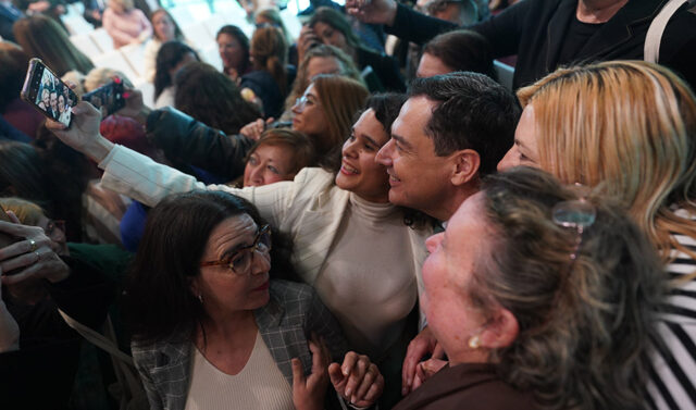 Juanma_Moreno_resalta_el_liderazgo_femenino_en_Andalucia_durante_la_clausura_del_Programa_Preparadas.jpg