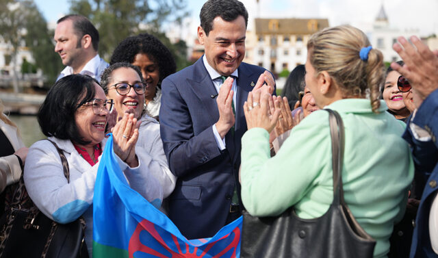 Juanma_Moreno_celebra_el_Dia_Internacional_del_Pueblo_Gitano_reafirmando_su_importancia_en_la_cultura_andaluza.jpg