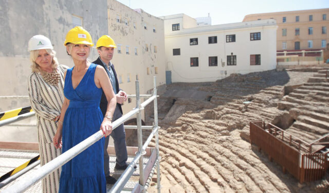 La_Junta_de_Andalucia_inicia_importantes_obras_de_rehabilitacion_en_el_Teatro_Romano_de_Cadiz.jpg