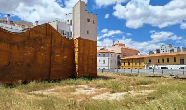 La_Junta_de_Andalucia_recibe_propuestas_para_construir_viviendas_protegidas_en_El_Perchel_Malaga.jpg