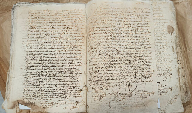 La_Junta_de_Andalucia_solicita_la_inexportabilidad_de_un_documento_notarial_firmado_por_Cervantes_en_una_subasta_en_Madrid.jpg