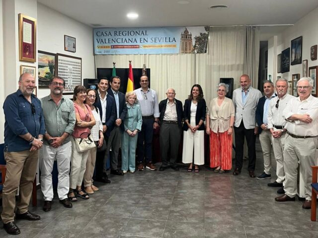 Nuria_Martinez_refuerza_los_lazos_entre_la_Comunitat_Valenciana_y_Sevilla_durante_su_visita_a_la_Asociacion_Cultural_Valenciana_Virgen_de_los_Desamparados.jpg