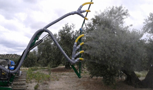 Universidad_de_Jaen_inventa_un_pulverizador_inteligente_que_minimiza_la_perdida_de_fitosanitarios_en_el_olivar.jpg