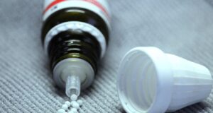 La Asamblea Nacional de Homeopatía defiende el marco legal vigente y reclama un debate científico riguroso y plural