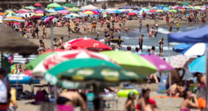El verano impulsa el empleo y los ingresos turísticos en Andalucía con un 7% más de ocupación