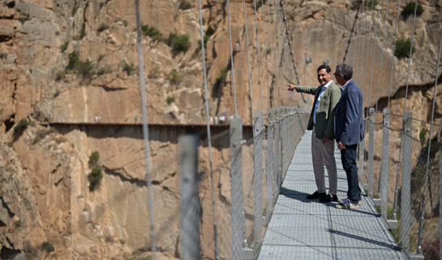 Inauguracion_del_Puente_Colgante_del_Caminito_del_Rey_por_Juanma_Moreno_Un_Hito_en_el_Turismo_Sostenible.jpg