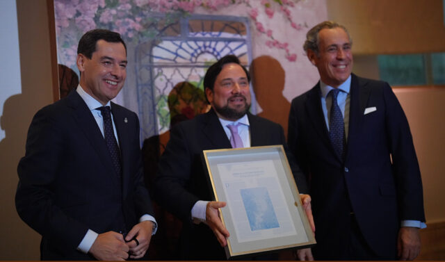 Juanma_Moreno_Defiende_la_Estabilidad_y_Confianza_como_Claves_para_el_Crecimiento_en_Andalucia.jpg