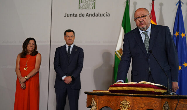 Juanma_Moreno_destaca_la_importancia_del_dialogo_para_fortalecer_la_universidad_publica_andaluza.jpg