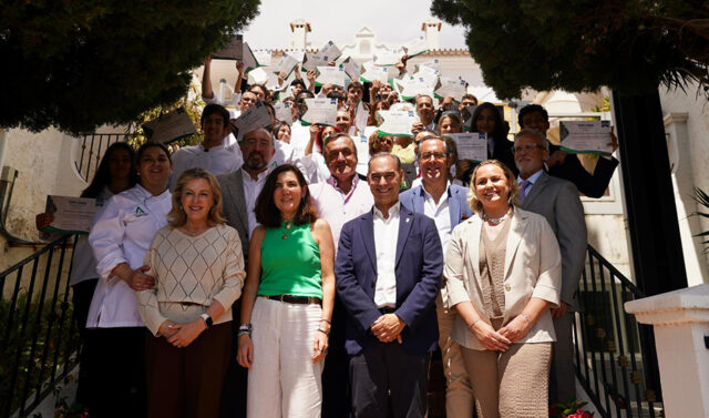 La_Escuela_de_Hosteleria_La_Fonda_celebra_la_graduacion_de_44_nuevos_profesionales_en_un_contexto_de_formacion_continua.jpg