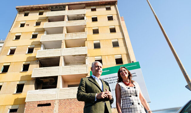 La_Junta_de_Andalucia_comienza_la_rehabilitacion_integral_de_un_edificio_en_Poligono_Sur_para_la_creacion_de_30_viviendas_sociales.jpg
