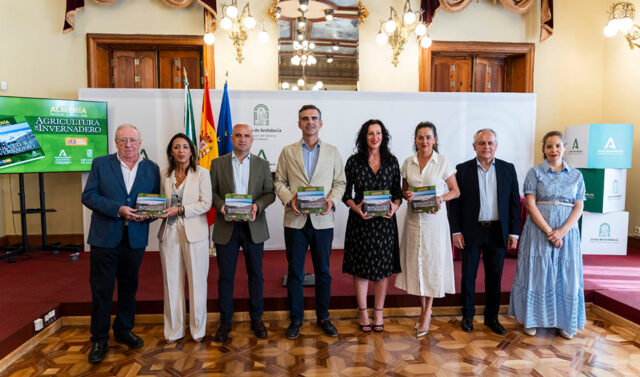 La_Junta_y_la_Diputacion_de_Almeria_publican_una_guia_sobre_el_exito_de_la_agricultura_de_invernadero.jpg