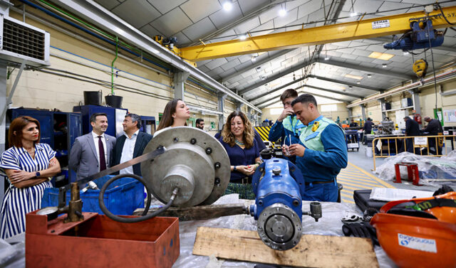 Mas_de_un_centenar_de_estudiantes_participan_en_la_FP_Dual_en_el_Parque_Energetico_de_Moeve_en_La_Rabida_Huelva.jpg