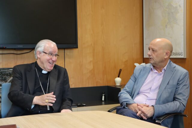 Acuerdo_entre_la_Archidiocesis_de_Sevilla_y_el_Ayuntamiento_de_Dos_Hermanas_para_un_nuevo_centro_educativo_y_templo.jpeg
