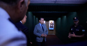 Andalucía inaugura la primera galería móvil de tiro en España para la formación de policías locales