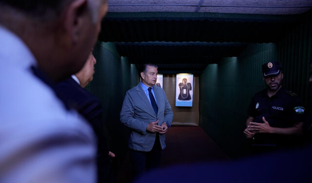 Andalucia_inaugura_la_primera_galeria_movil_de_tiro_en_Espana_para_la_formacion_de_policias_locales.jpg