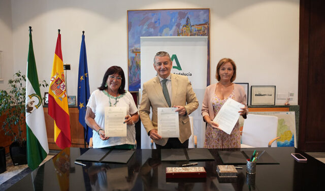 El_SAS_y_el_Consejo_Andaluz_de_Enfermeria_firman_un_protocolo_para_mejorar_la_atencion_sanitaria.jpg