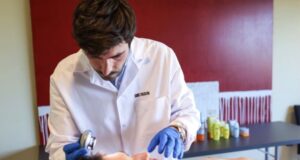 El Movistar Team apuesta por la prevención del cáncer de piel con ISDIN